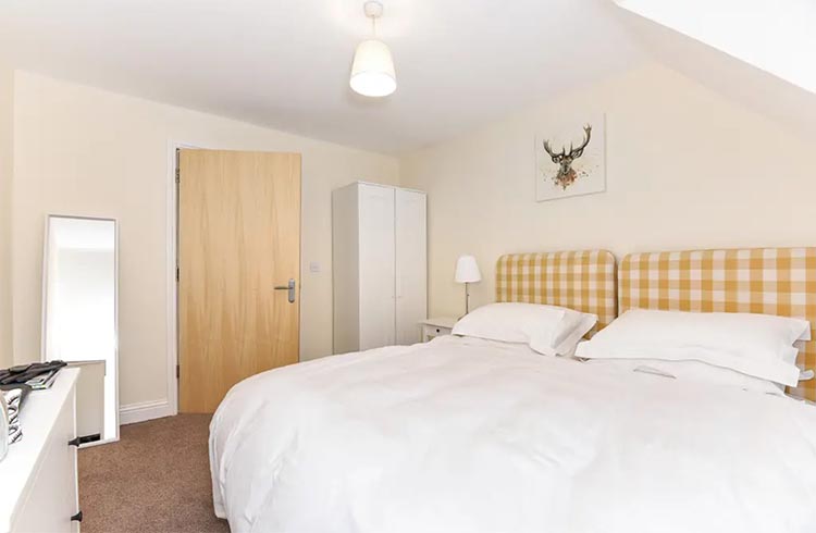 Spalding-executive-flat-rent-double-bedroom